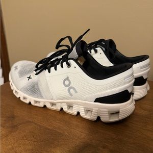 On Cloud X, size 8.5